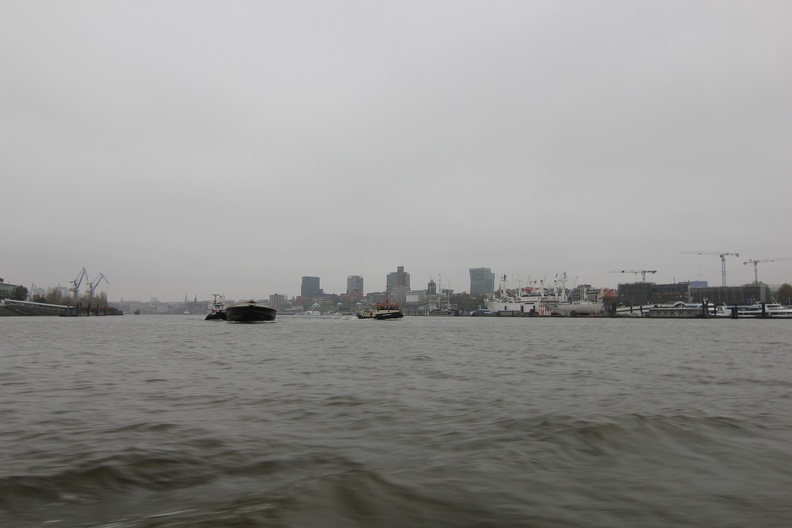 20141118_Hamburg3_graues_Wasser.JPG