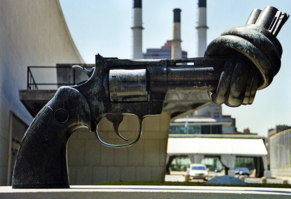 20050513 NYC UN Sculpture