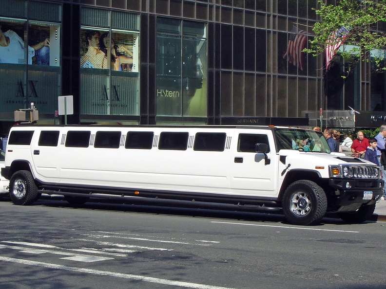 20050514 NYC stretched Hummer