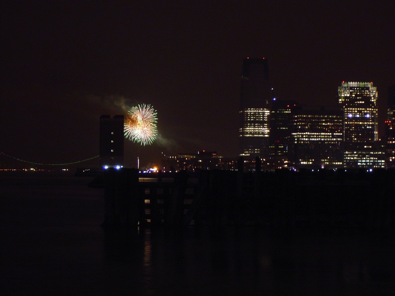 20050515_NYC_New_Jersey_Fireworks.jpg